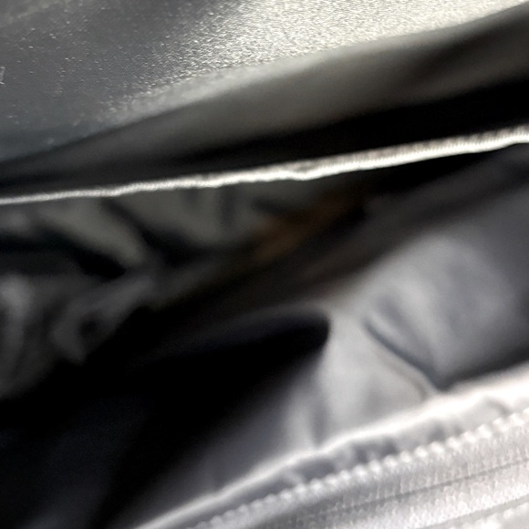 Lululemon New Early Embark Duffel 27L Deep Coal Nylon Large Messenger Laptop Bag - Picture 9 of 10